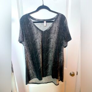 LulaRoe Black and white Christy T V neck t shirt